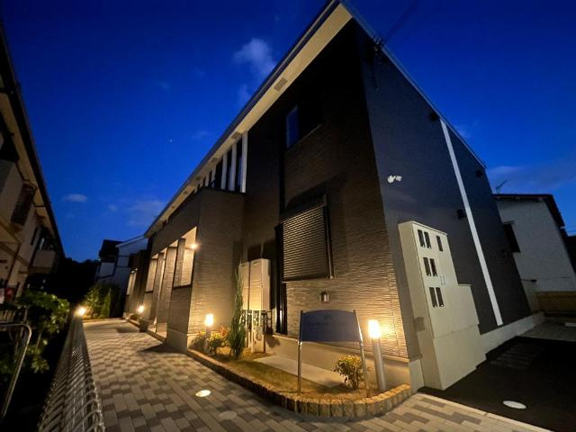 【エントランス】 | パークサイド・コージー | 外観写真（夜）