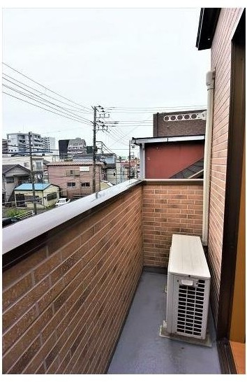 コスモＡｏｉ東神奈川のバルコニー