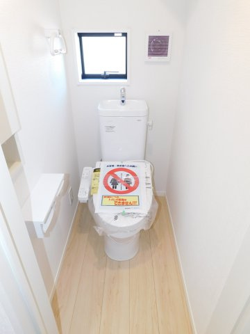 名古屋市北区東味鋺３丁目の新築一戸建のトイレ|◇トイレ◇　　１階・２階ウォシュレット　節水タイプ　収納付き　