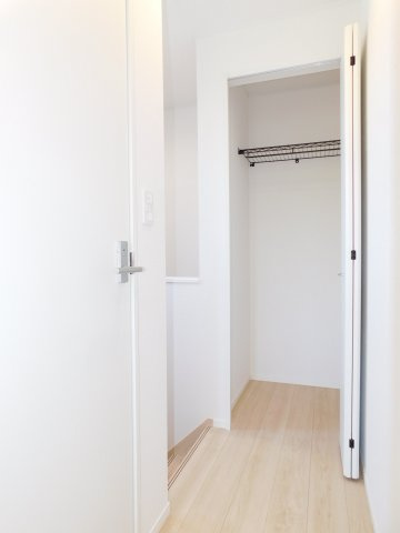 名古屋市北区東味鋺３丁目の新築一戸建の収納|◇２階ホール収納◇　　掃除道具の収納や日用品の保管場所などに便利です♪