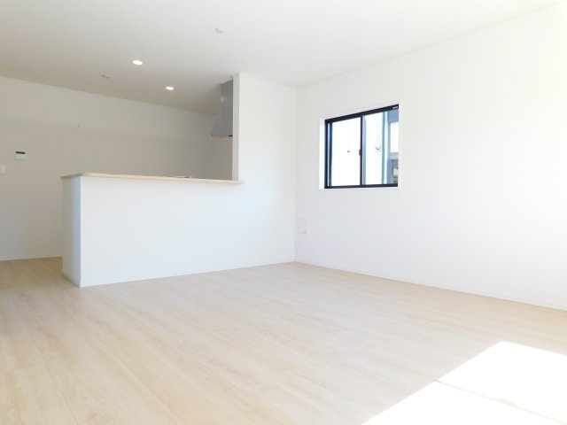 名古屋市北区東味鋺３丁目の新築一戸建の居間・リビング|◇リビング◇　　南面で明るいリビング１５．８帖　リビングが見渡せる対面キッチン♪