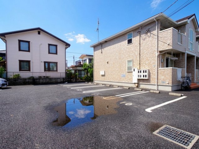クレドール Ａの駐車場