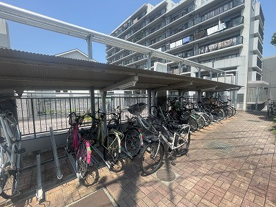 アーサー京町パークシティの設備|大切な自転車を雨風から守る屋根付きの駐輪場