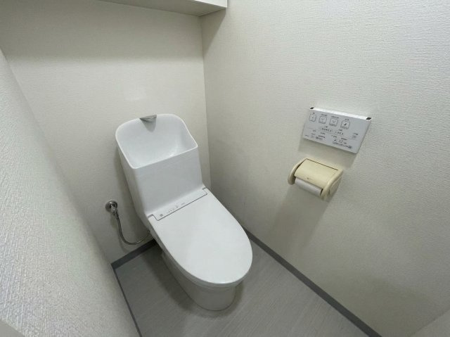 アーサー京町パークシティのトイレ|2025年10月交換の温水洗浄便座付きトイレ