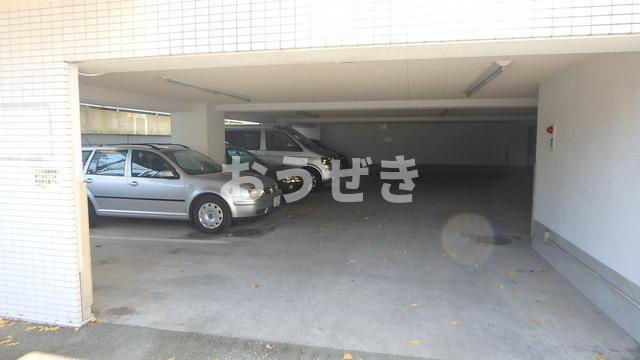 ＬＡＺ　ＫＯＮＡＮＤＡＩの駐車場