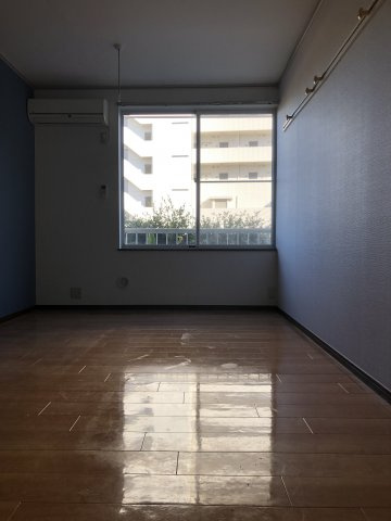 調布市布田４丁目のアパートの居間・リビング