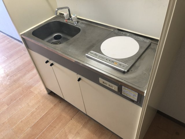 調布市布田４丁目のアパートのキッチン