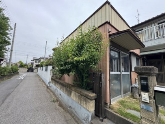 -三丁目不動産-　本庄市見福2丁目　売土地の前面道路含む現地写真