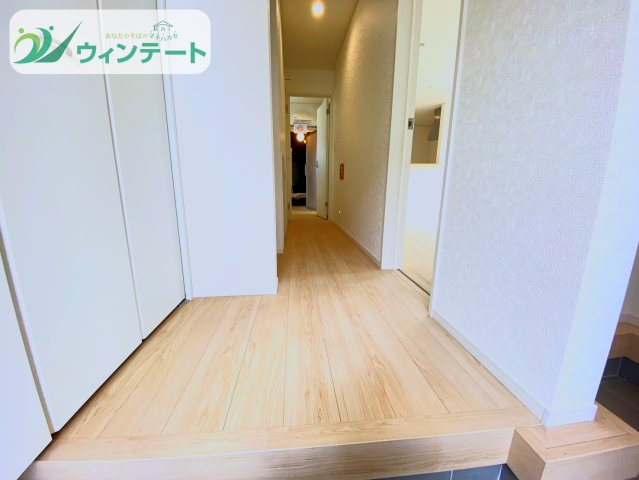 下妻市二本紀第2　の玄関|シューズボックス完備で収納力も豊富。玄関周りがすっきり片付き、いつでも快適に使えます。