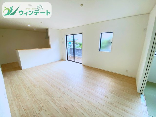 下妻市二本紀第2　の居間・リビング|完成したLDKです♪写真では伝わりきらない開放感と明るさ、ぜひ現地でご体感ください。
