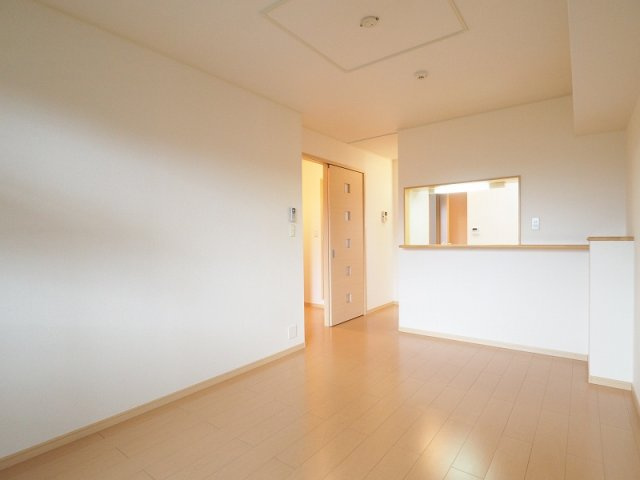 【居間・リビング】 | コーポ鷲峰Ⅱ | ゆったりとした居間です