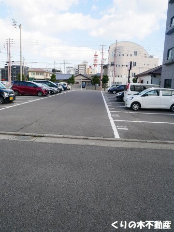 【駐車場】 | ホームズ’02 | 車をお持ちの方に嬉しい駐車場付きの物件です
