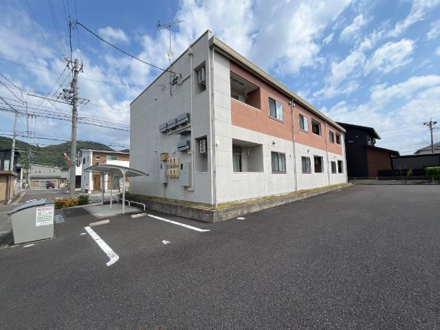 Parure（パリュール）の駐車場|外観写真（昼）