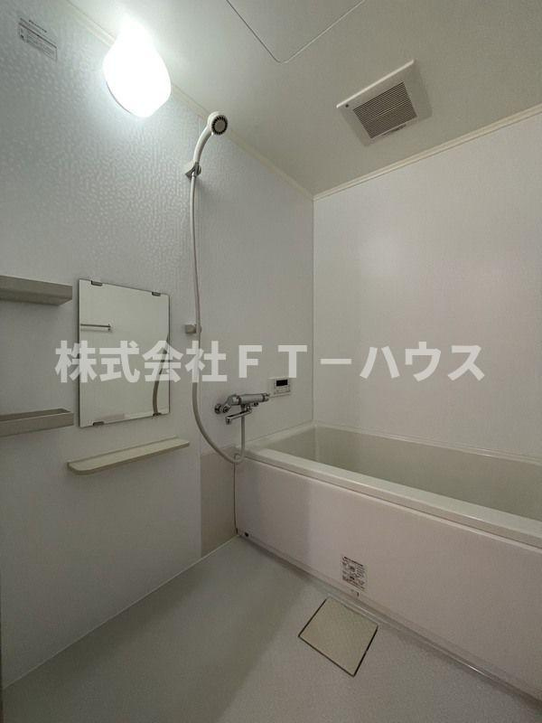R FIELDS FUNABASHIⅡの浴室