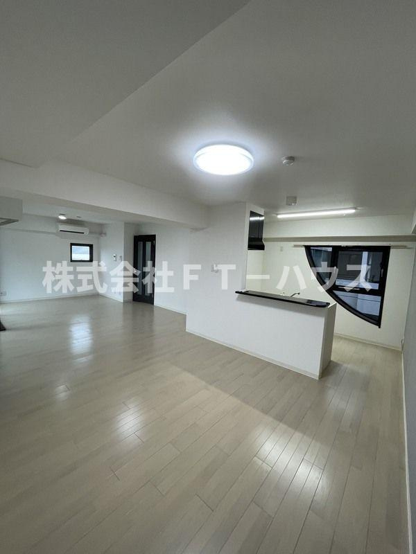 R FIELDS FUNABASHIⅡのロビー