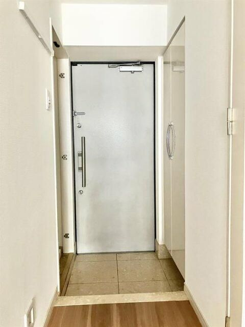 べネヴィータ市ヶ谷銀杏坂の玄関