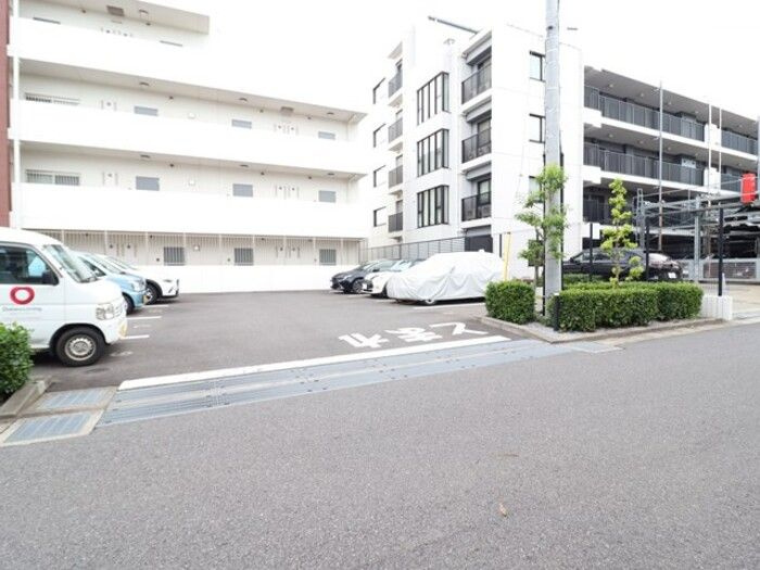 ベルフルール弐番館　住居の駐車場