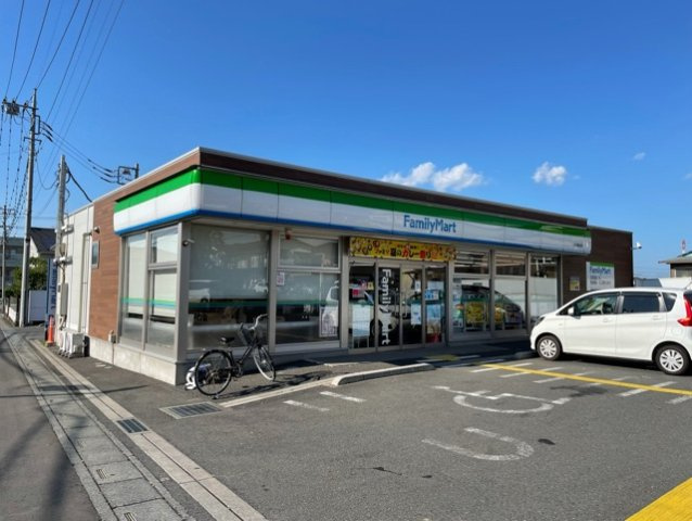 Ｌｉｖｅ有泉Ｃの周辺|ファミリーマートまで150m