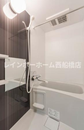 Contel 湊町の浴室
