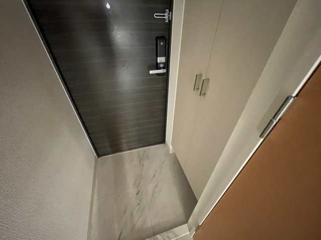 エスリード京橋WESTの玄関