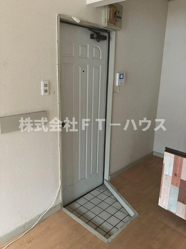 ローズアパートQ22の玄関