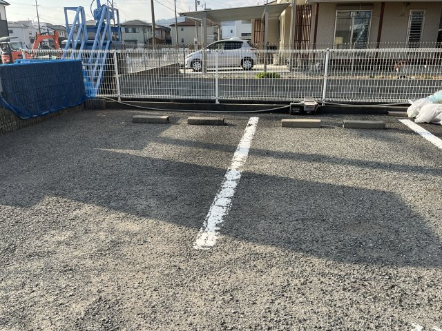 ボナール高町の駐車場
