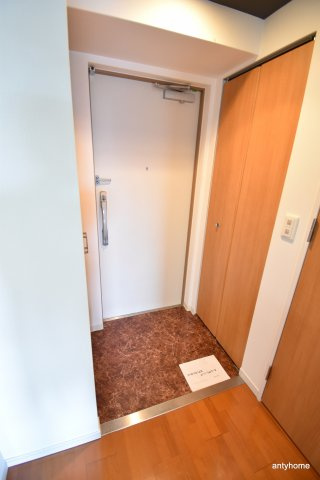 WGB江坂　仲介手数料無料の玄関