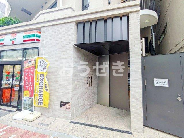 プライムメゾン入谷のエントランス