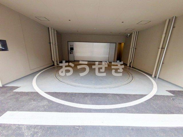 プライムメゾン入谷の駐車場