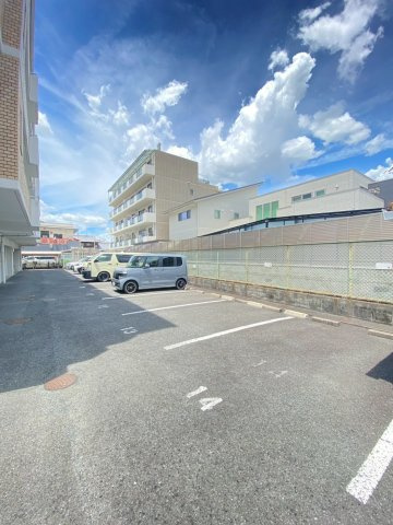 FERTINAKANISIの駐車場