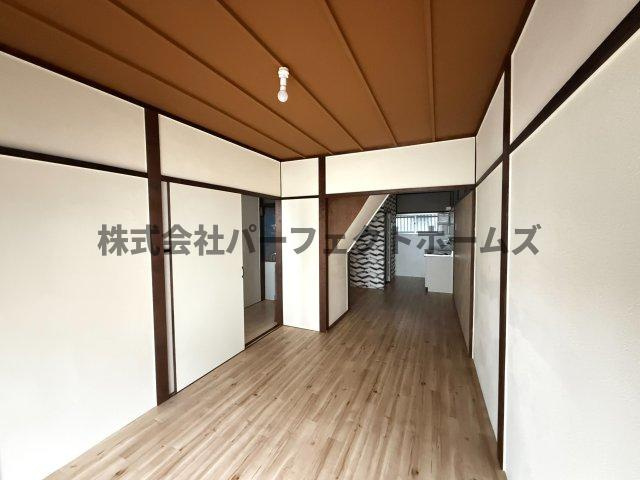 枚方上之町戸建　賃貸の居間・リビング|リビングです

