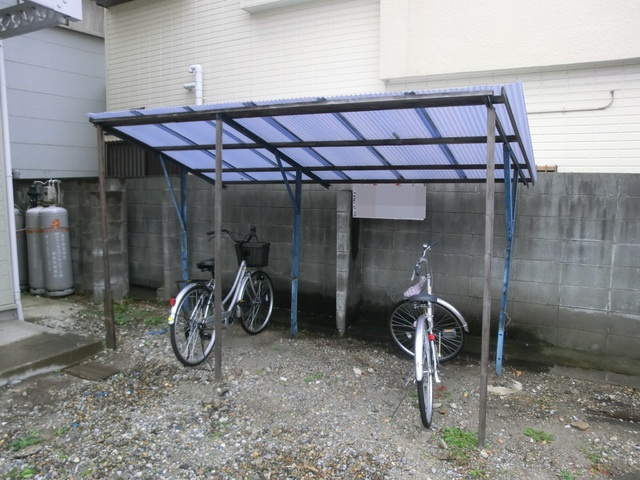ハピネスサトウのその他共用部分|敷地内駐輪場。