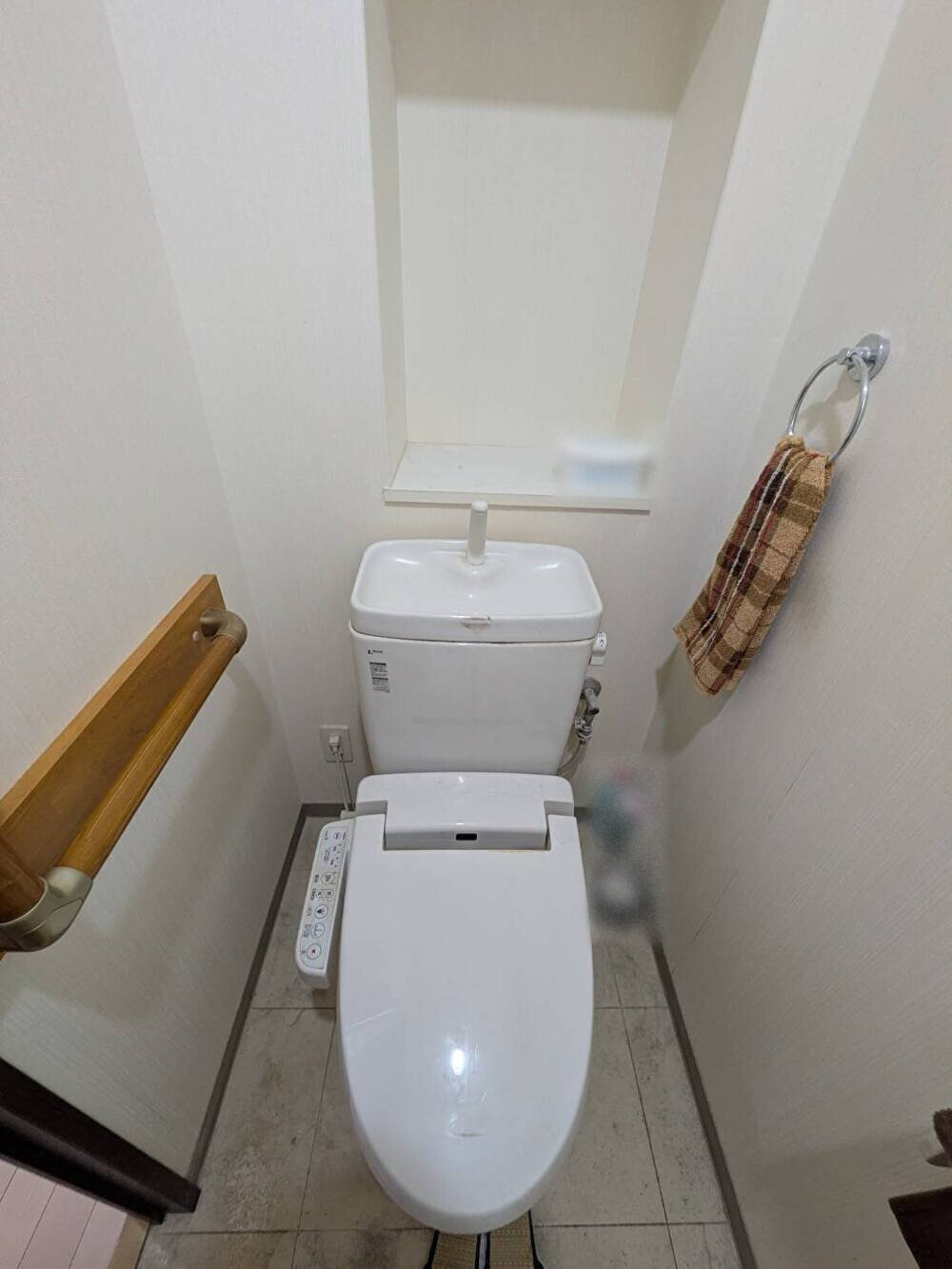ロイヤルガーデン岡山駅前弐番館のトイレ|◆健康面・衛生面にも優しい温水洗浄便座です。