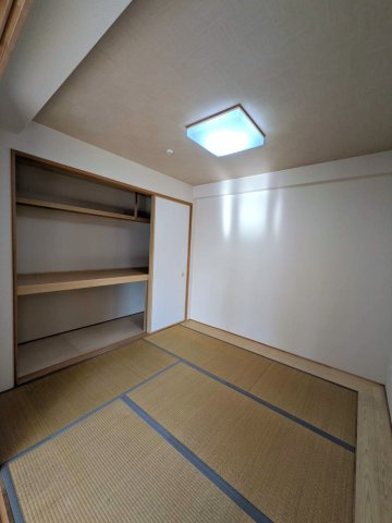ロイヤルガーデン岡山駅前弐番館の和室|◆和室5.0帖はお子様の遊び場としても来客用としても活用できます。