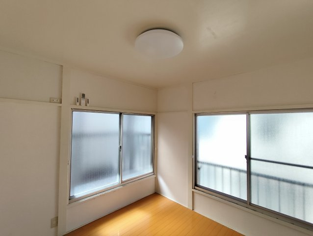 本一色1丁目貸家の洋室