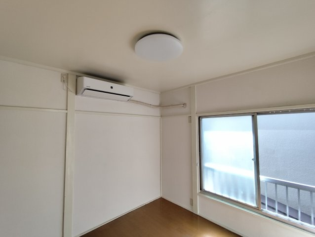 本一色1丁目貸家の洋室