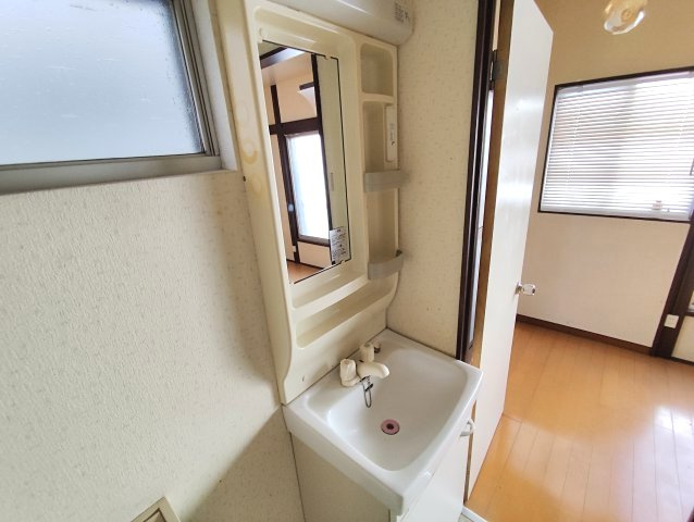 本一色1丁目貸家の独立洗面台