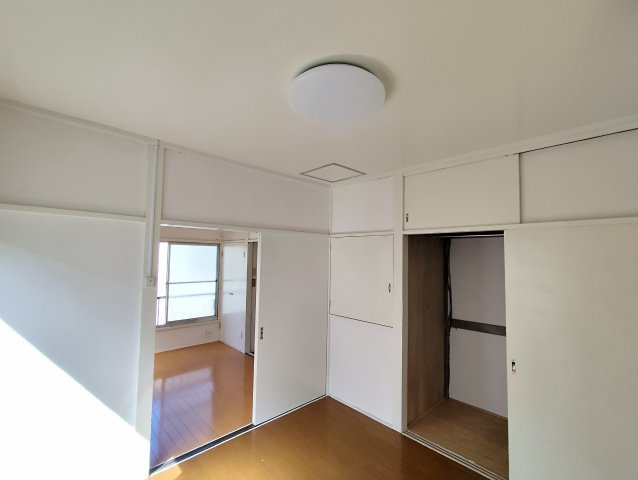 本一色1丁目貸家の洋室