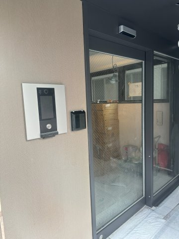 9999ビルのエントランス