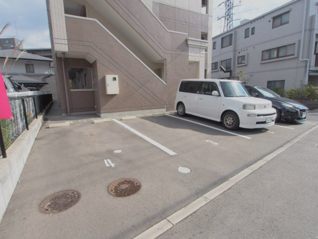 グラースヴィラの駐車場