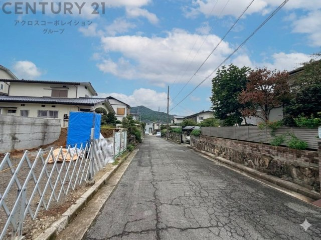73坪超の広大な整形地：土地が広く、綺麗な四角い形状（整形地）をしているため、空間を有効に活用できます。