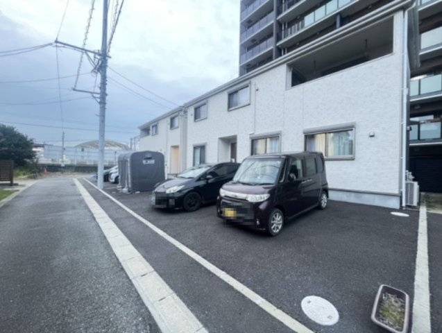 半田市栄町3丁目の前面道路含む現地写真|R8.10.4撮影　並列駐車4台可能☆