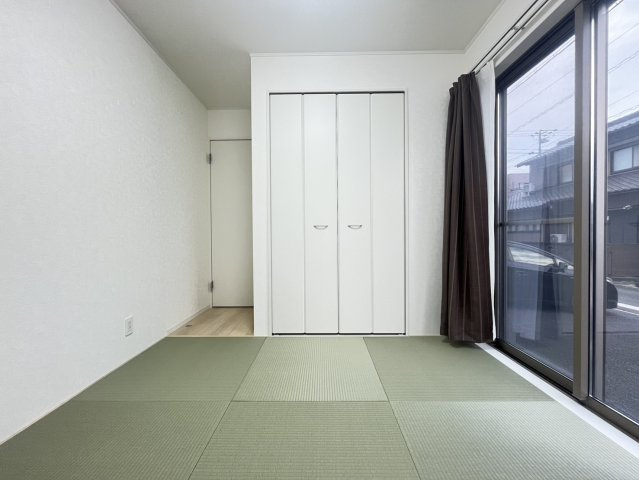 半田市栄町3丁目の和室|洋風和室5帖♪