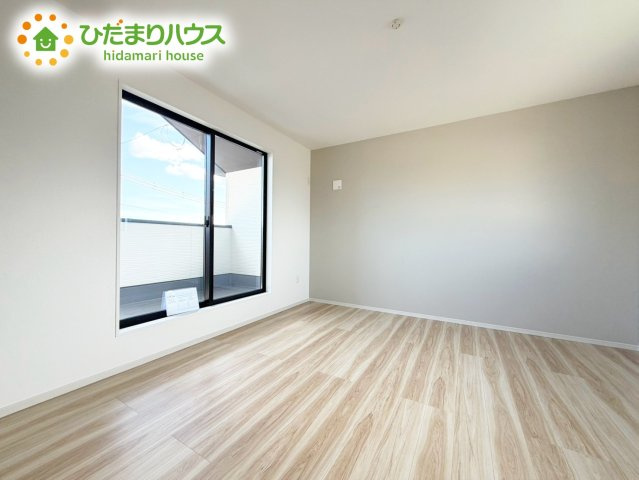 【寝室】 | 水戸市住吉町4期　新築戸建　4号棟 | バルコニーに面していて、たっぷり光りの入る明るい主寝室です！