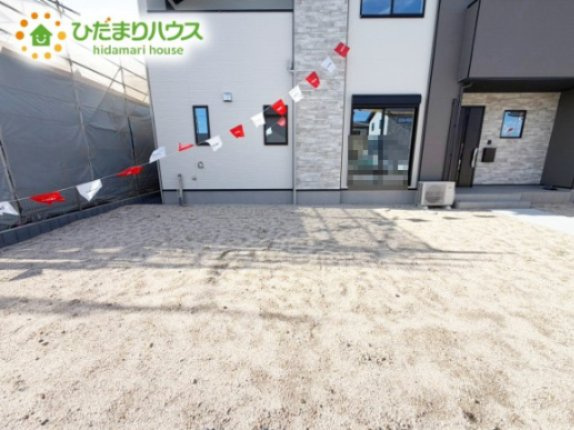 【庭】 | 水戸市住吉町4期　新築戸建　4号棟 | 日当たりの良い広い庭。友人や親せきが集まってＢＢＱをしたり、ペットと遊んだり。
一戸建てならではの楽しさが広がります(*^-^*)