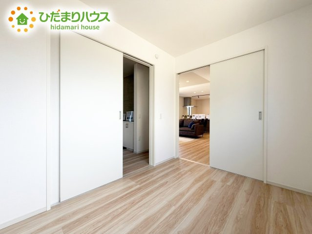 【洋室】 | 水戸市住吉町4期　新築戸建　4号棟 | リビングに隣接した洋室は収納もしっかりと確保されています！