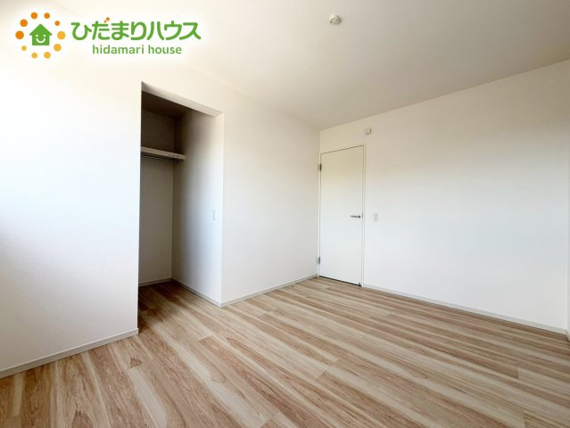 【洋室】 | 水戸市住吉町4期　新築戸建　4号棟 | 木目のフローリングが暖かみのある室内に
