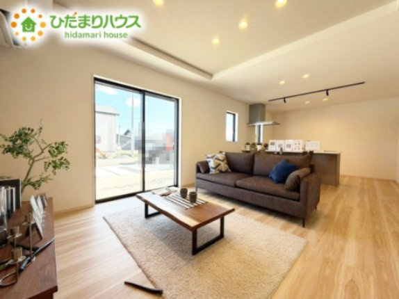 【居間・リビング】 | 水戸市住吉町4期　新築戸建　4号棟 | 家族で長く過ごすのがリビング。南向きで明るく気持ちの良い空間です♪