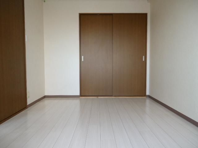 ベルグランデ高柳の洋室