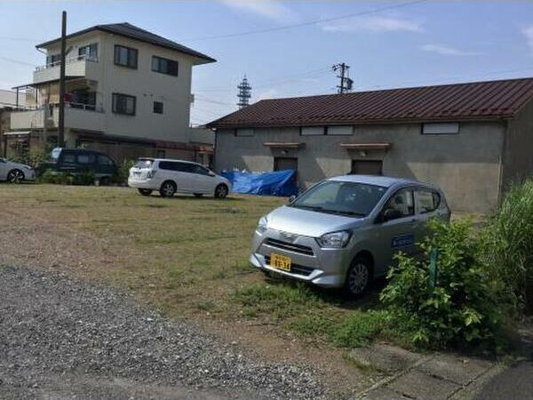 クイール加納の駐車場